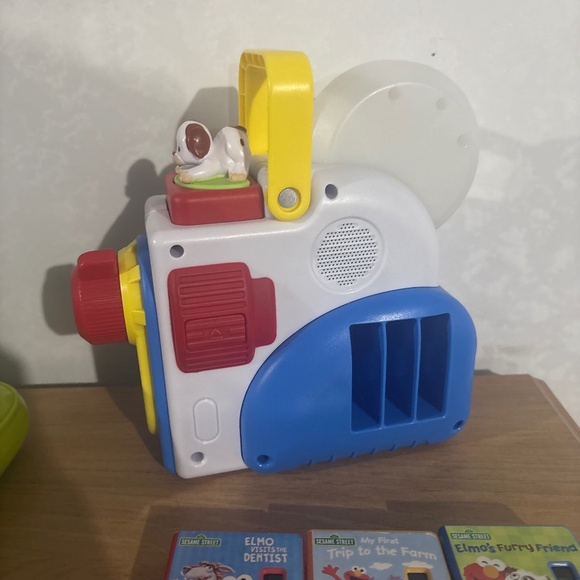Little tikes dream machine & books - Picture 1 of 3
